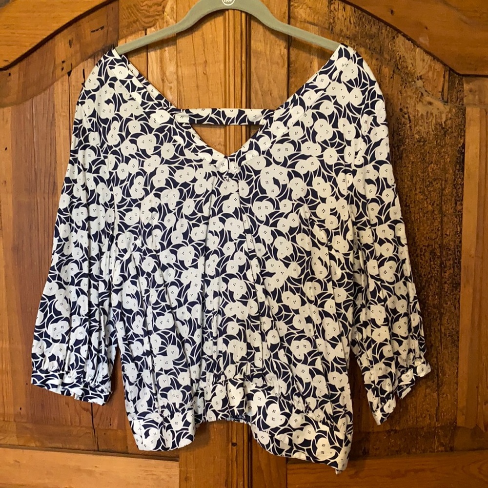 Anthropologie Postcard Embellished back Blouse🥰🥰